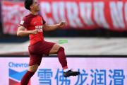 南宫娱乐-球员状态亮眼，国内职业足球联赛再掀热潮